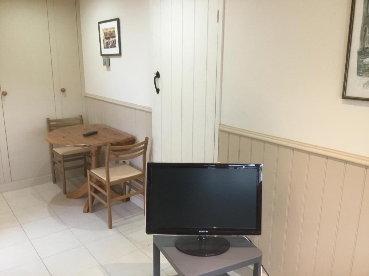 Cute Cottage 2024 Traveller Award Yateley Esterno foto