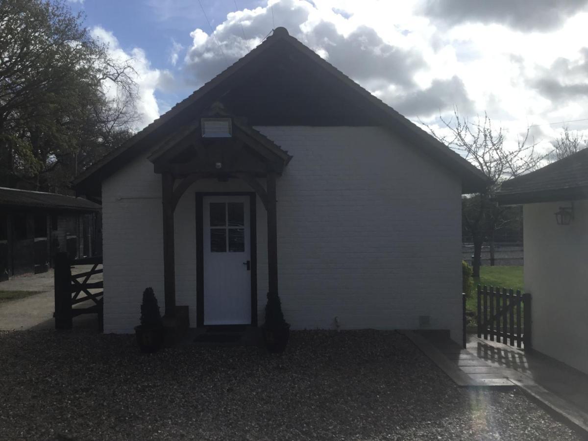 Cute Cottage 2024 Traveller Award Yateley Esterno foto